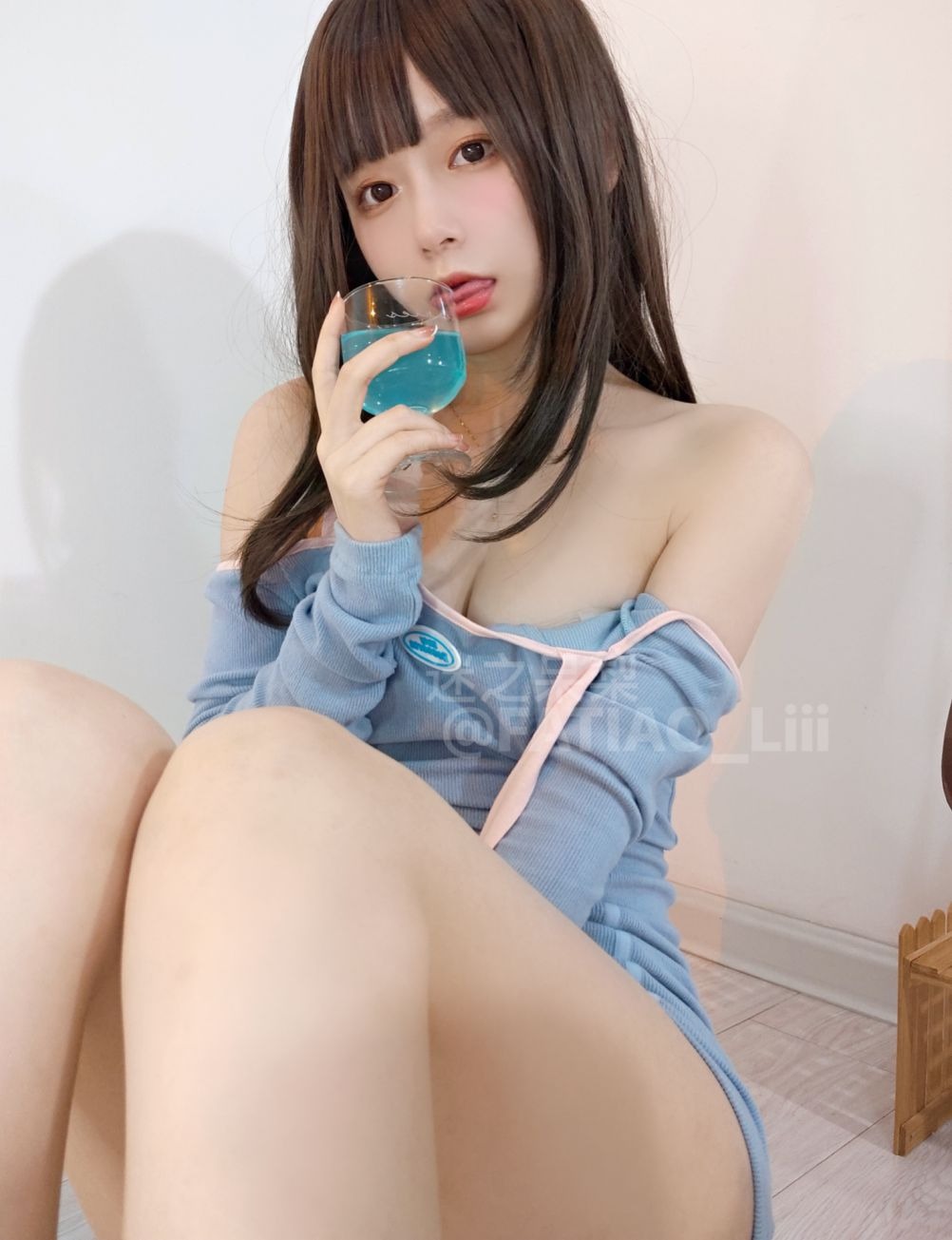 妹妹15P1V83MB0208热门写真