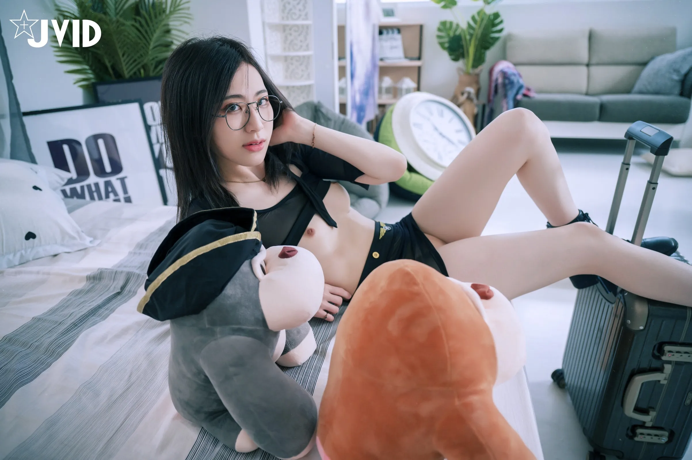 JVID阿黎暗黑空姐套图