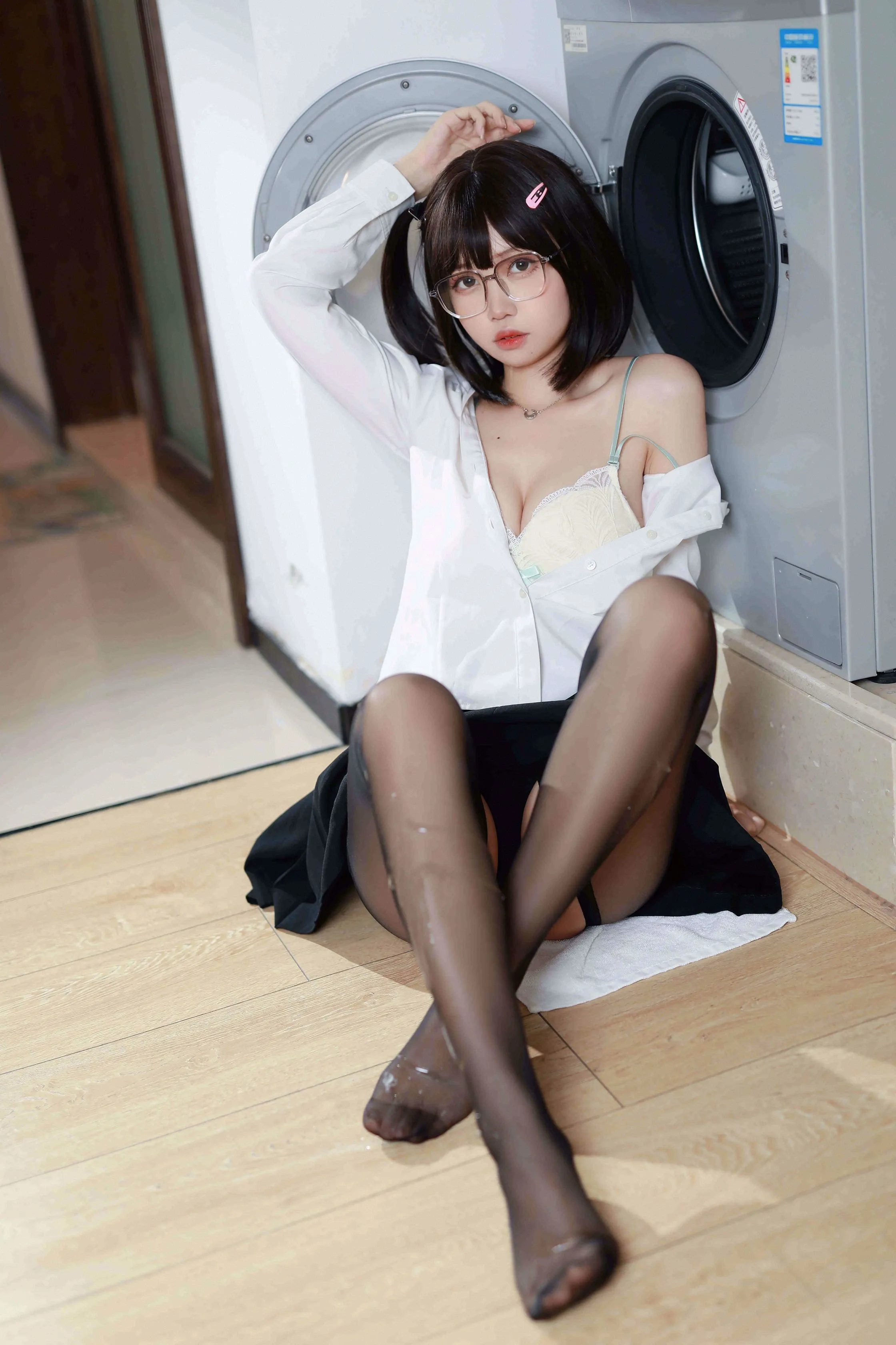 洛桑w伊梓眼镜妹妹高清无水印