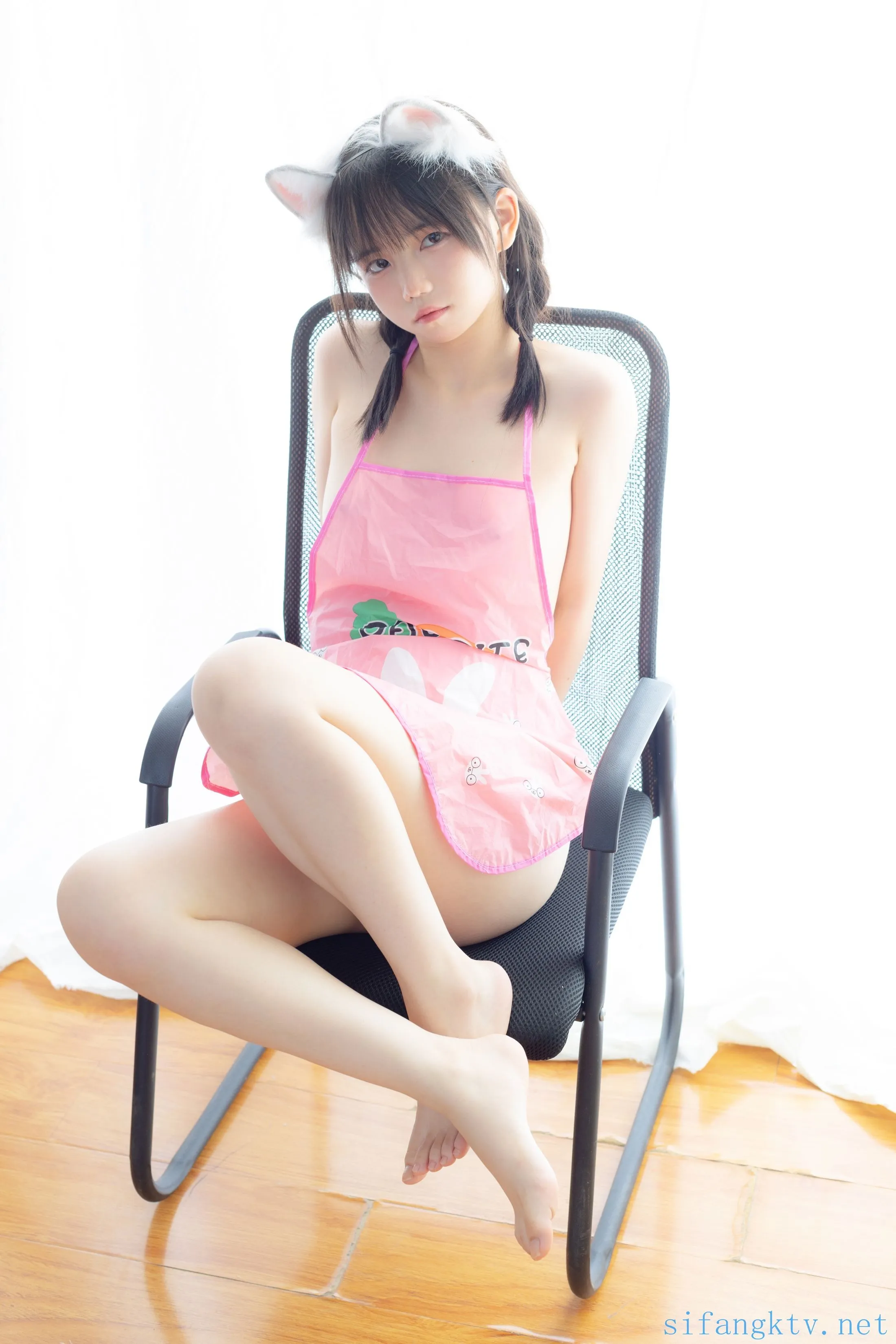 少女秩序小鱼粉红肚兜92P0207网红写真