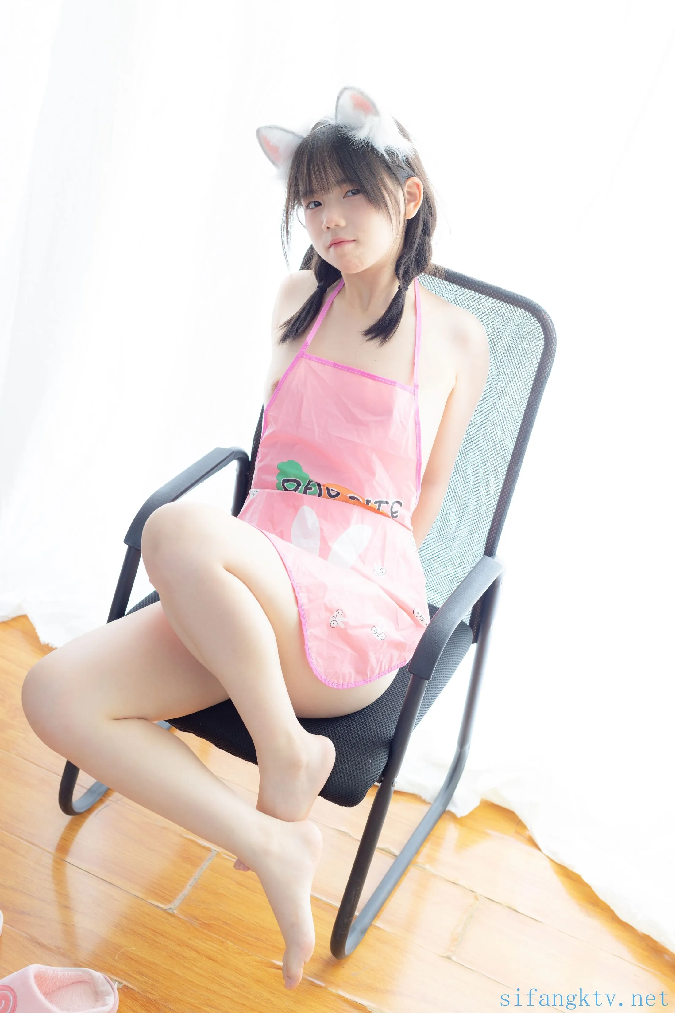 少女秩序小鱼粉红肚兜92P0207网红写真