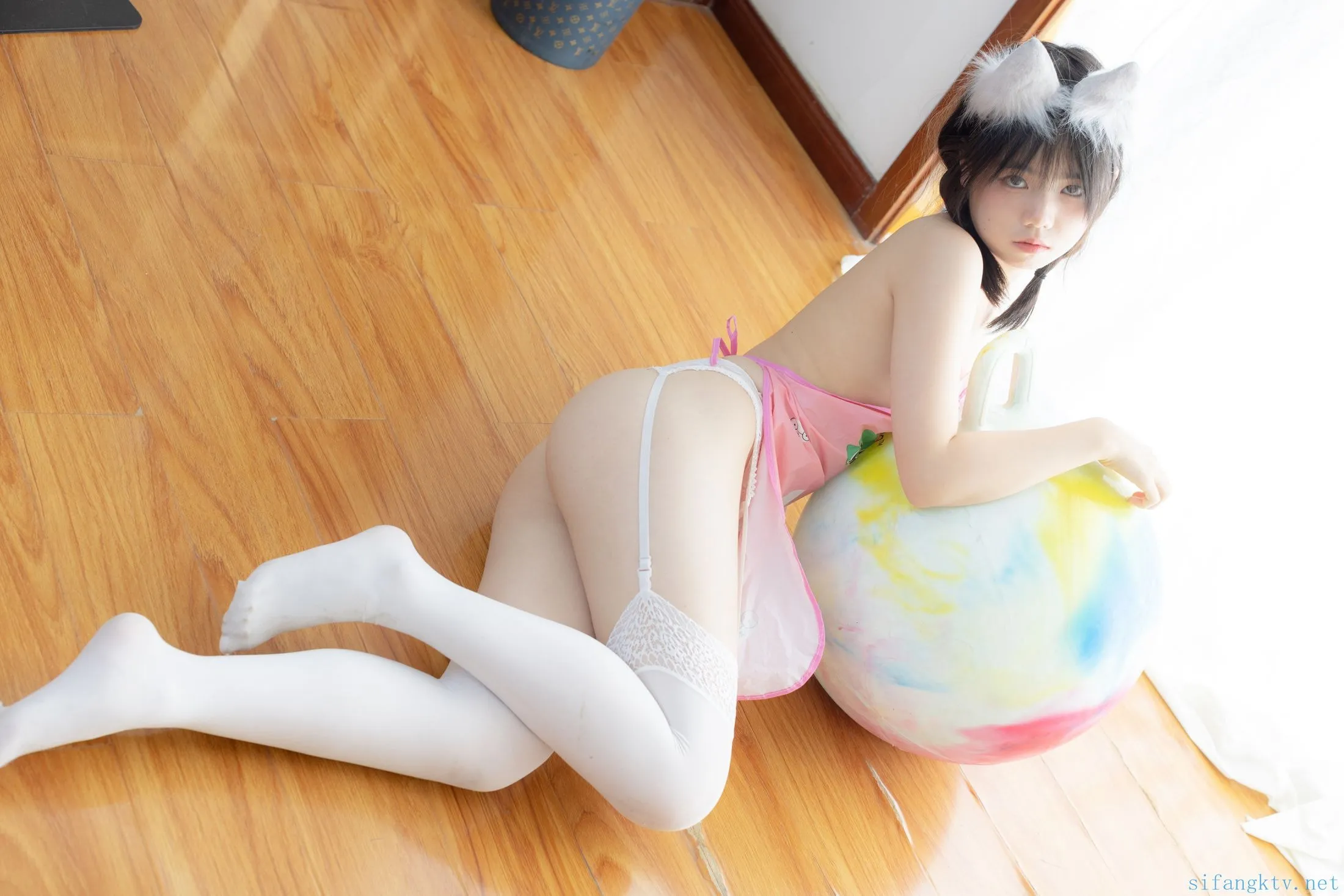 少女秩序小鱼粉红肚兜92P0207网红写真