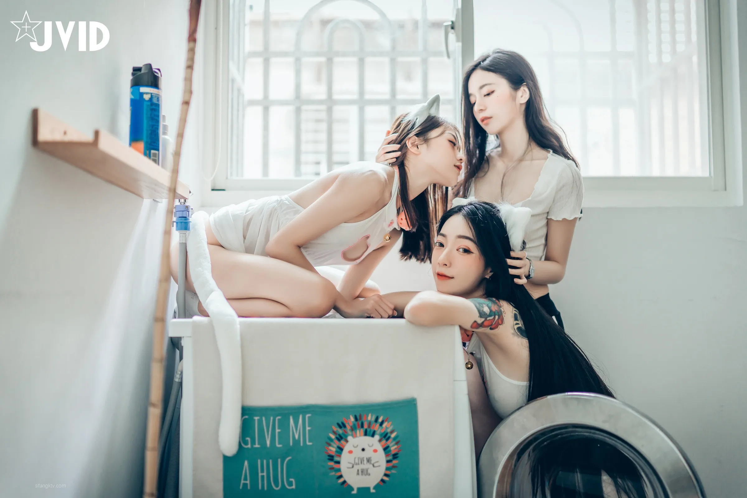JVID辰辰飘飘妍妍她和她的两只猫咪1001精修版