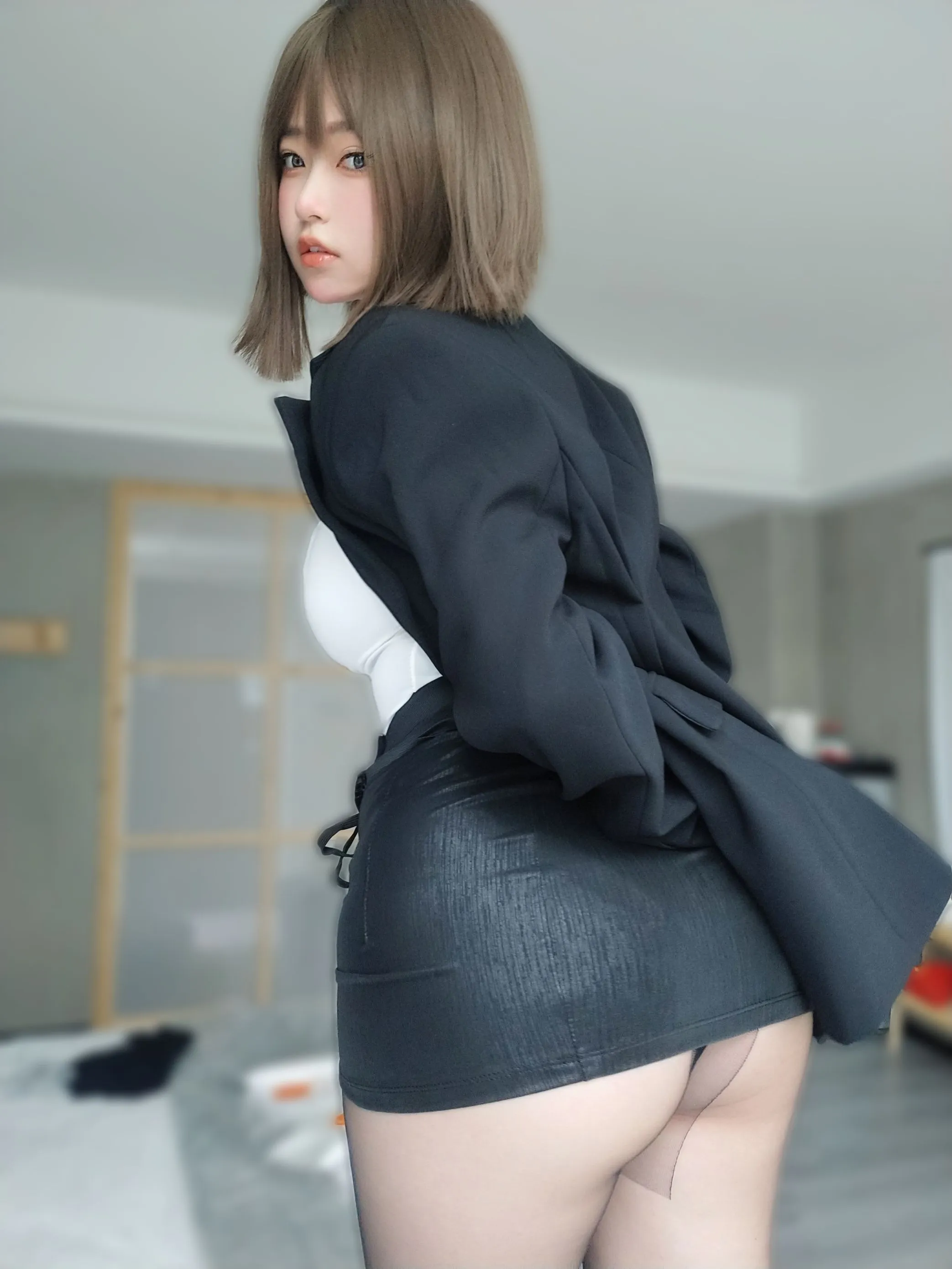女主K大胆的秘书0101高清图