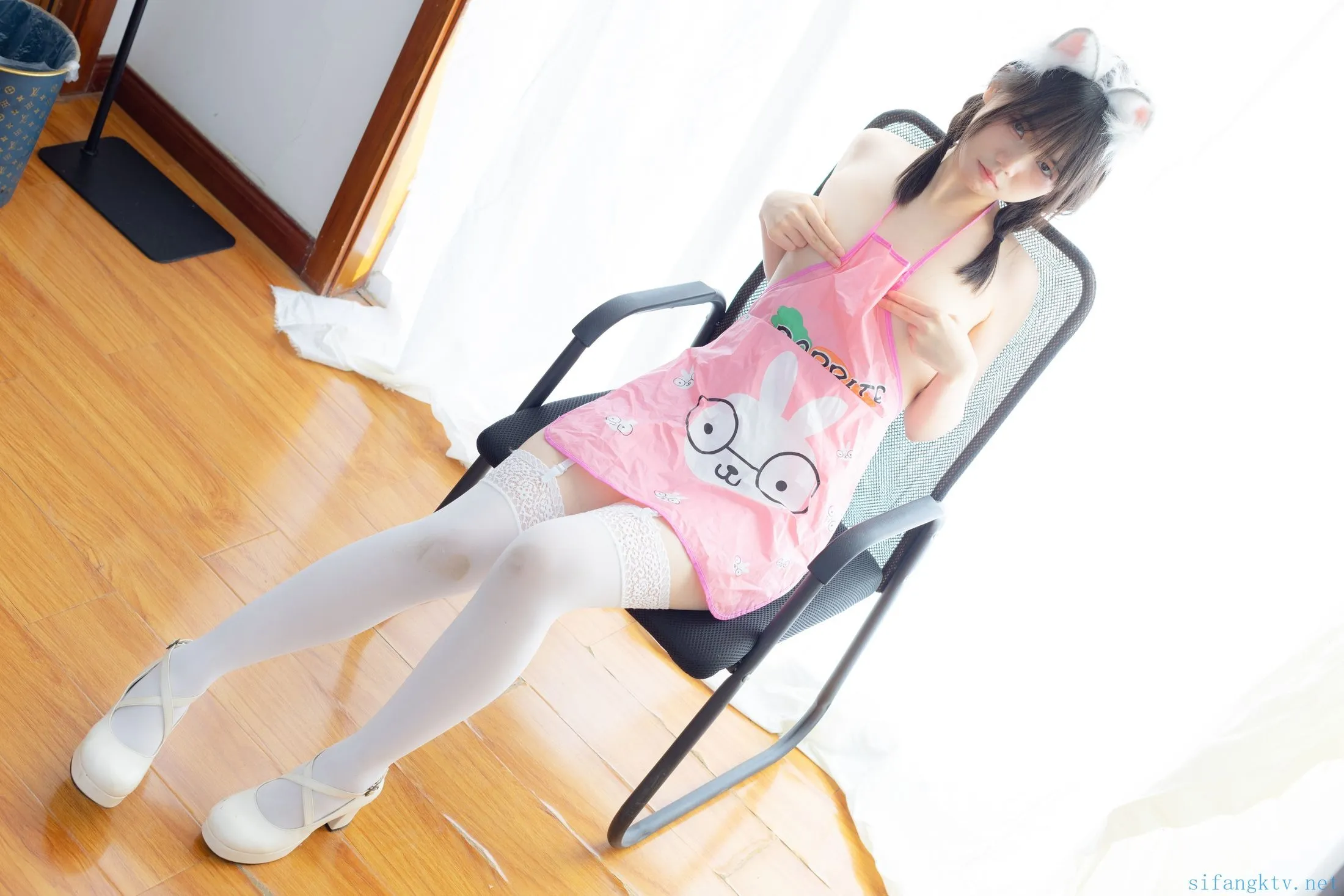 少女秩序小鱼粉红肚兜92P0207网红写真