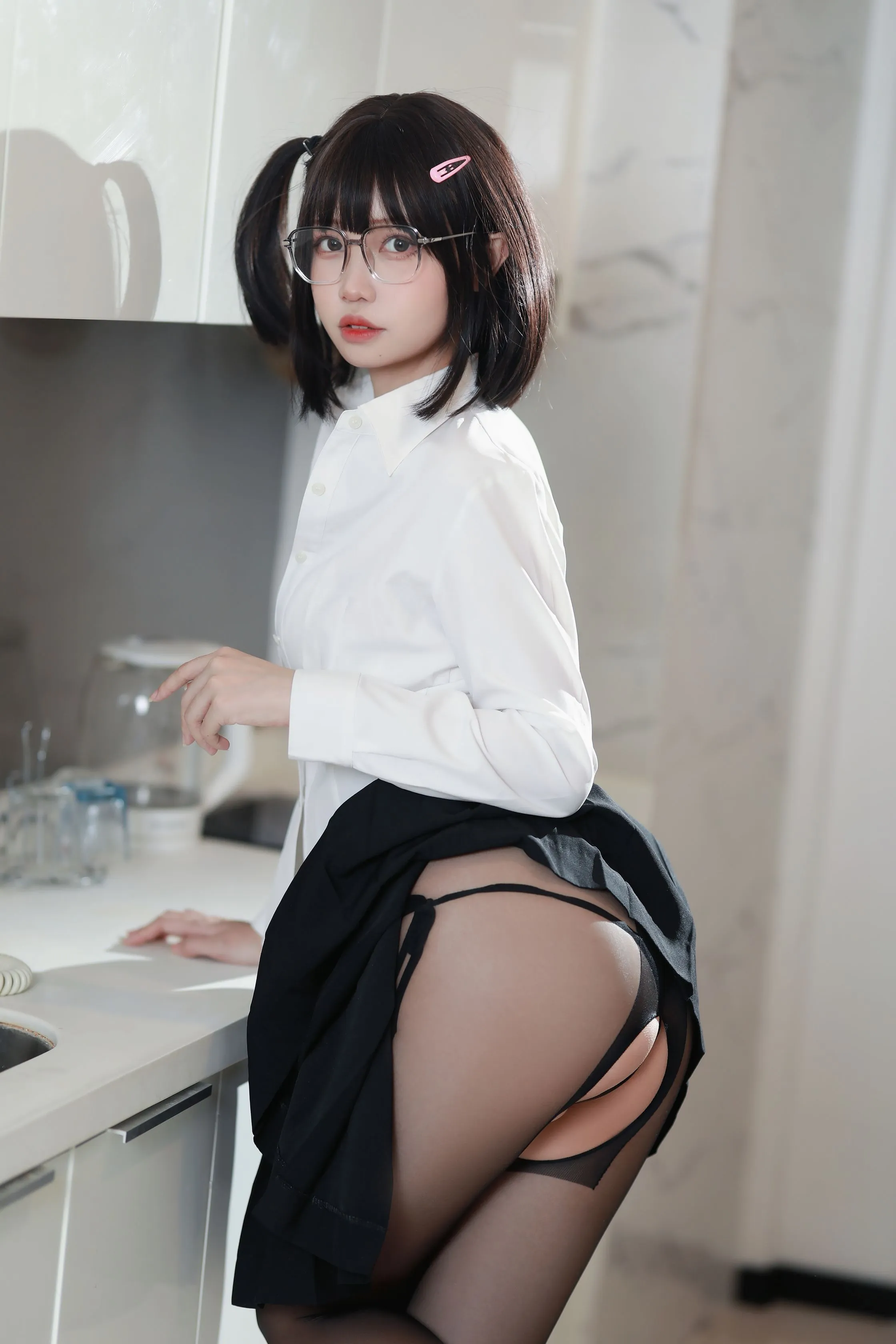 洛桑w伊梓眼镜妹妹高清无水印