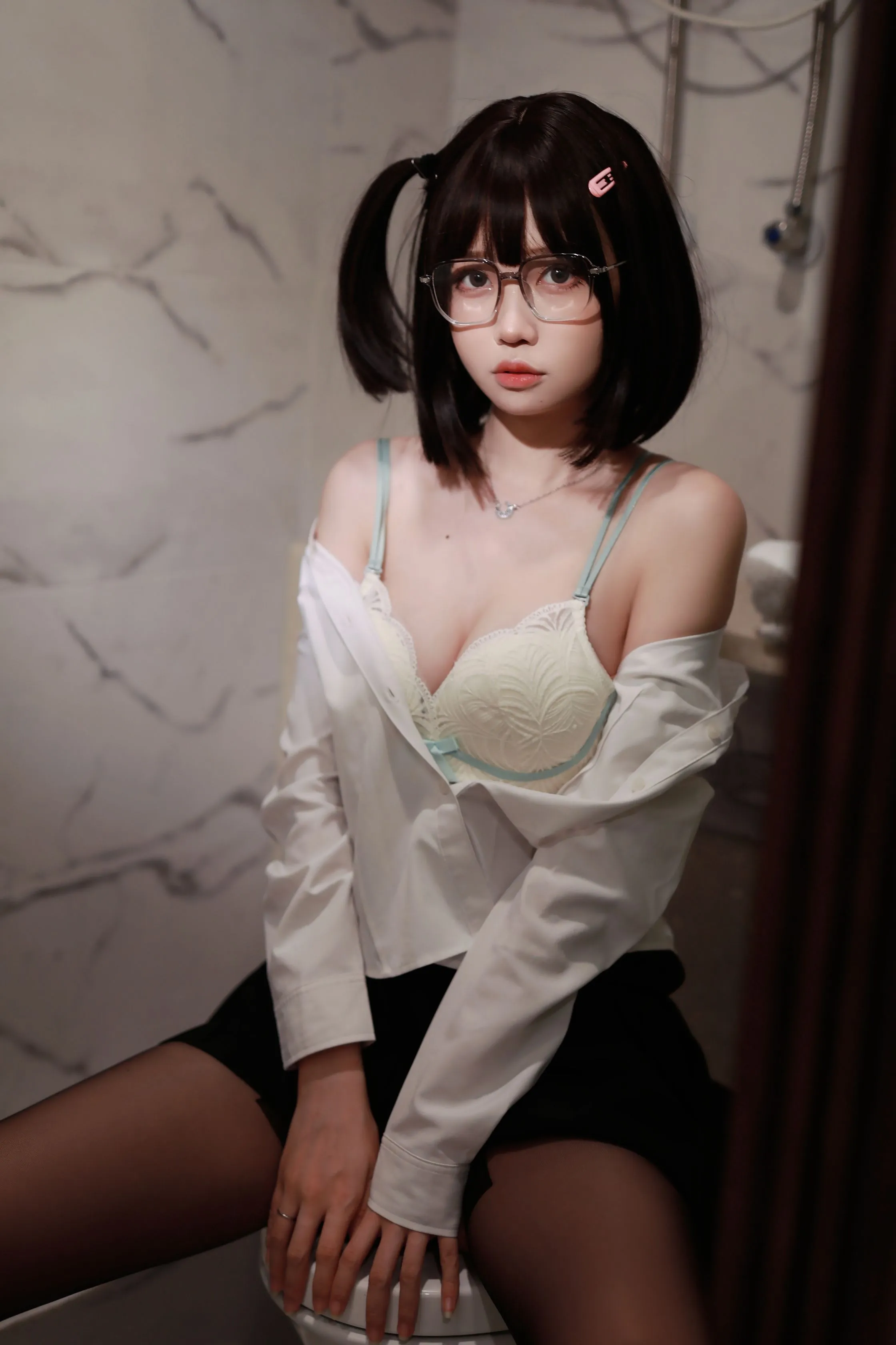 洛桑w伊梓眼镜妹妹高清无水印