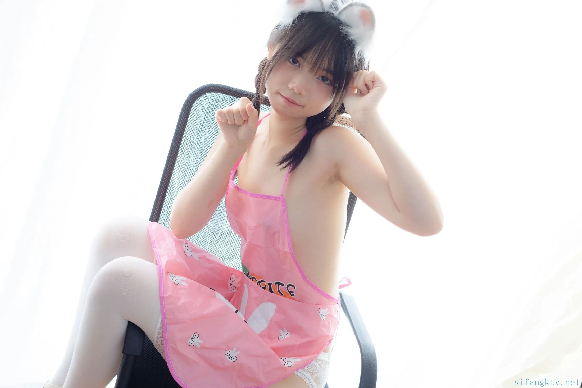 少女秩序小鱼粉红肚兜92P0207网红写真