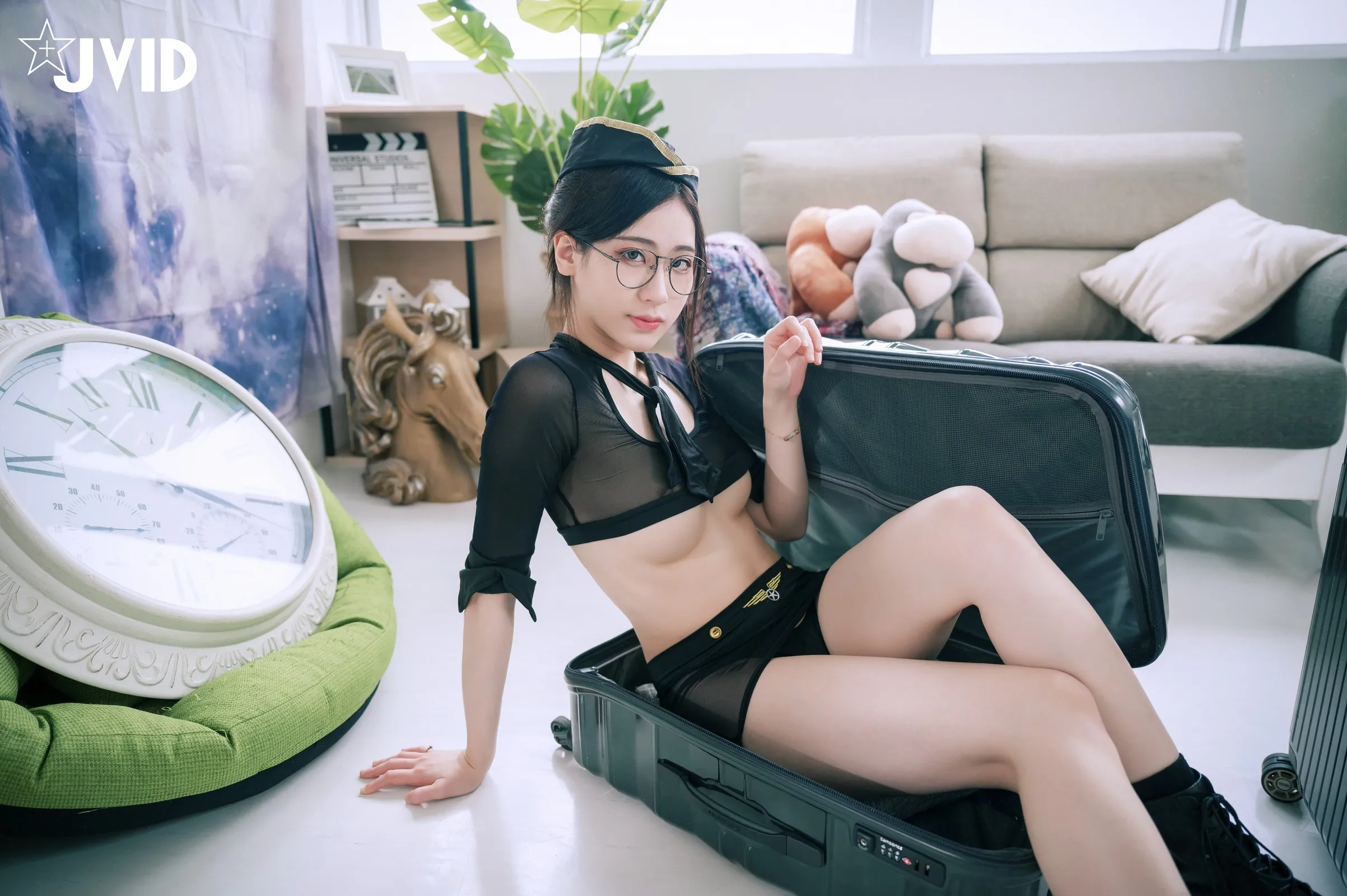 JVID阿黎暗黑空姐套图