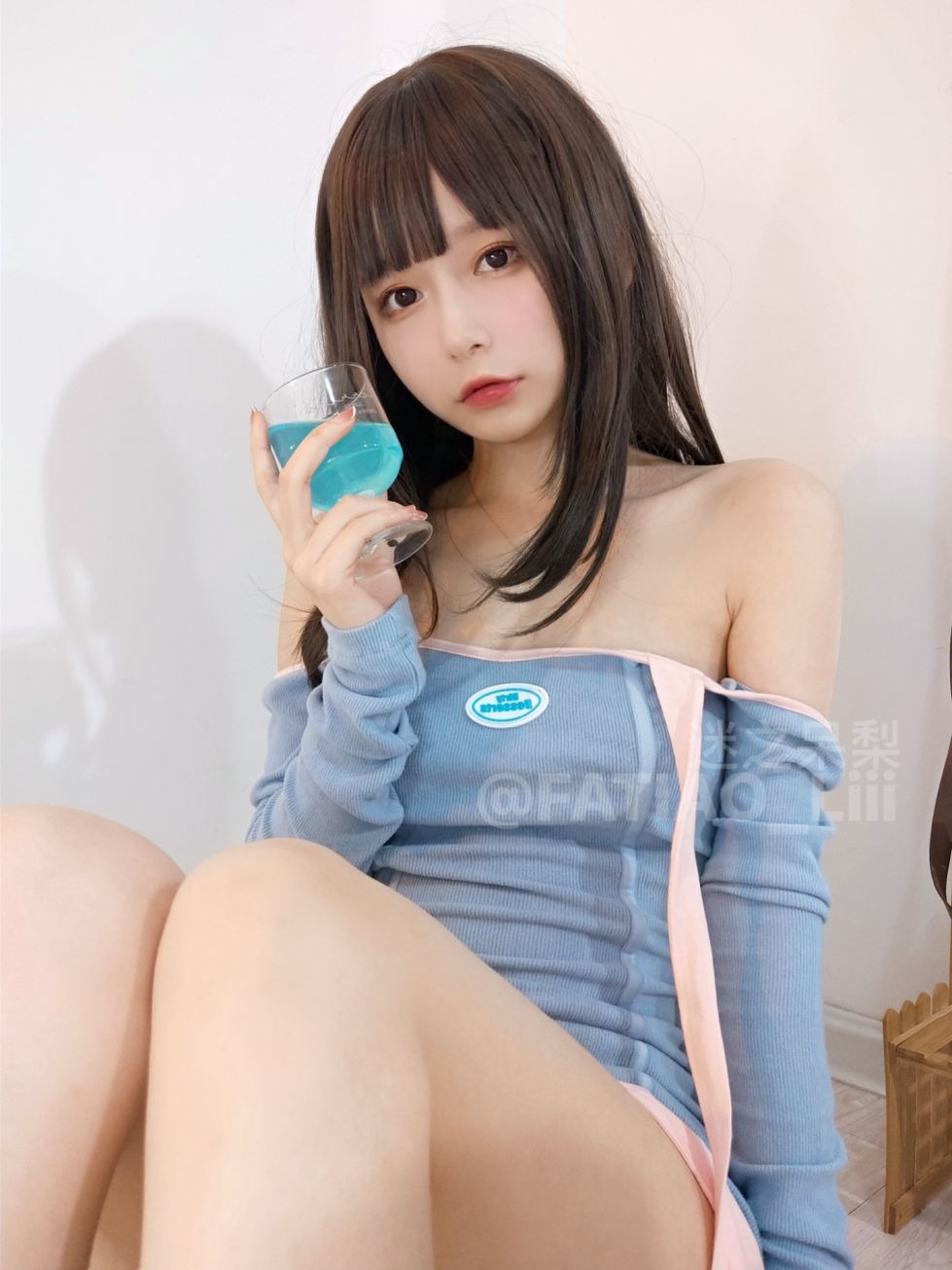 妹妹15P1V83MB0208热门写真