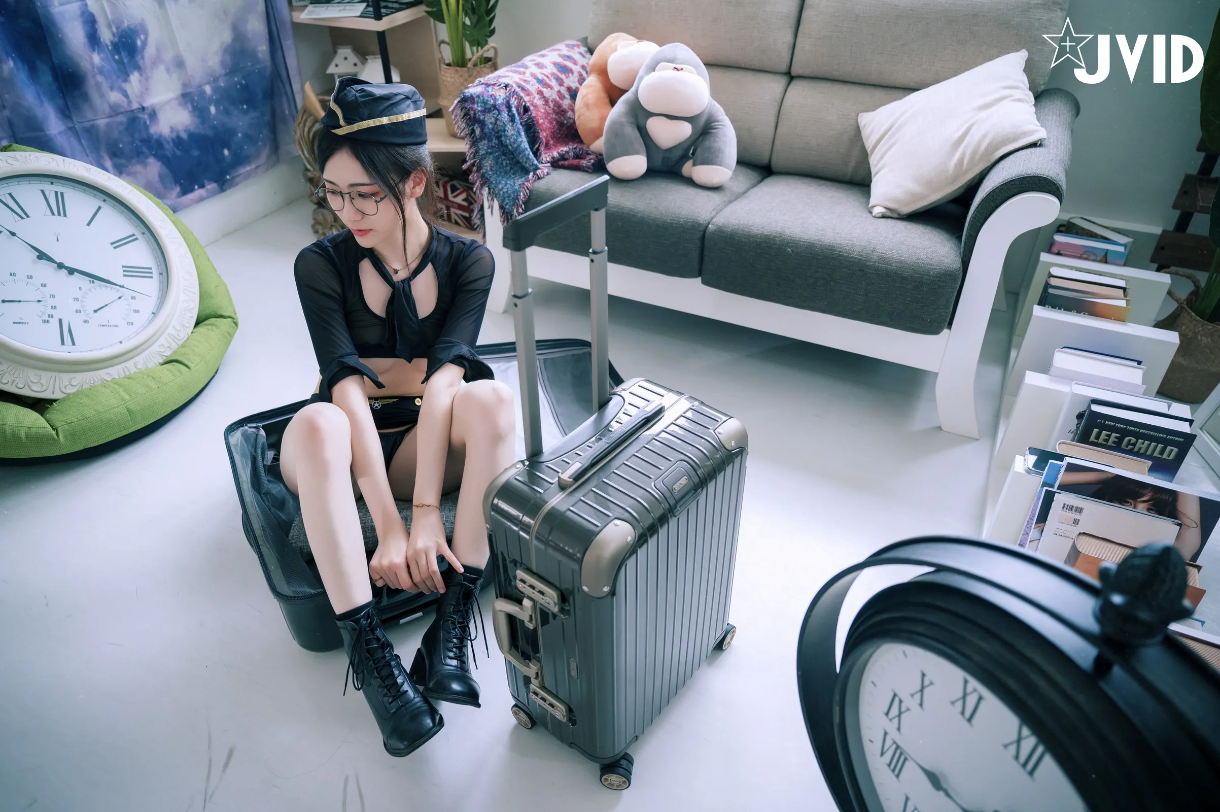 JVID阿黎暗黑空姐套图