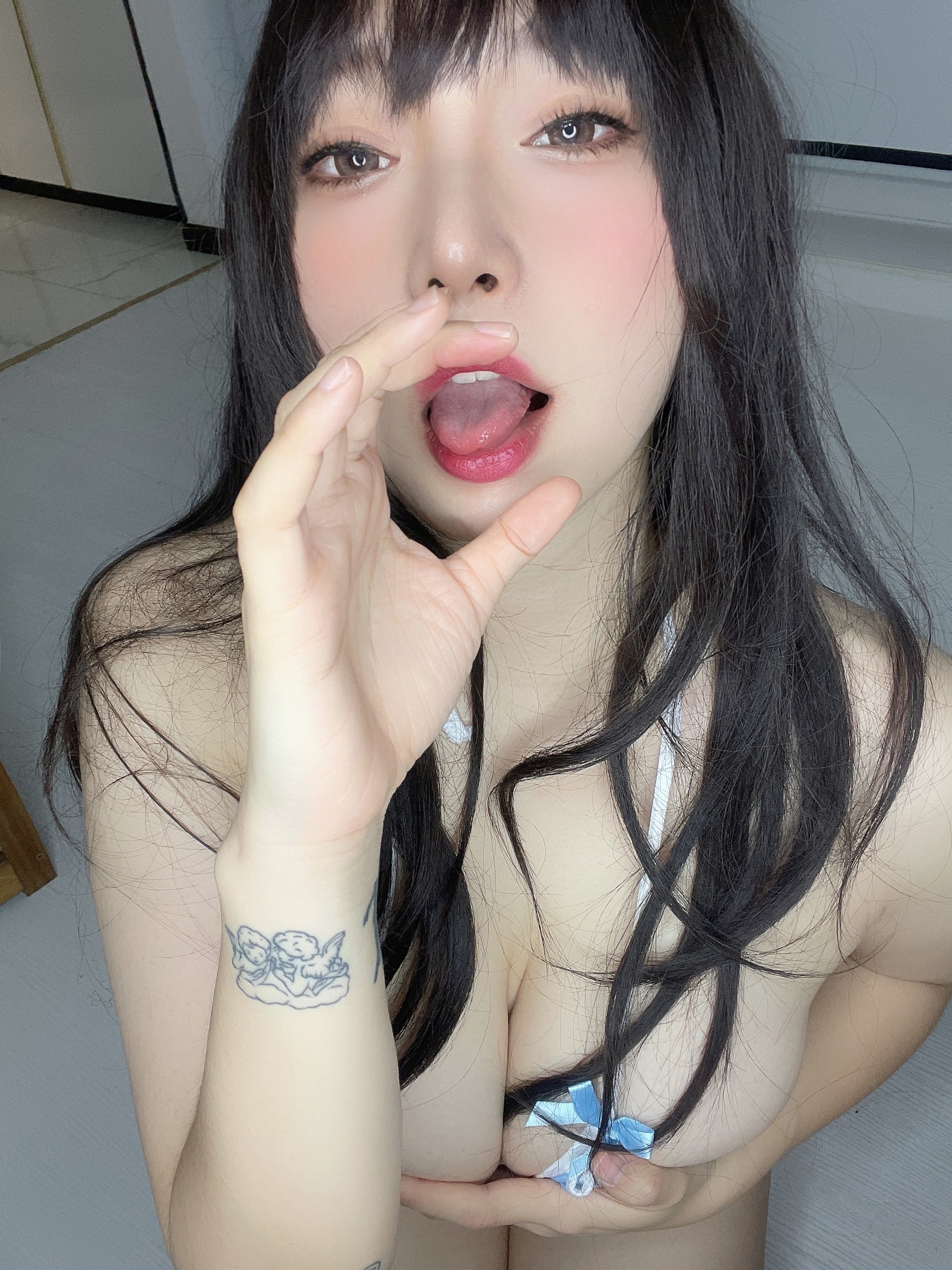 次屁啦学姐大胆三点式30P93MB必看合集