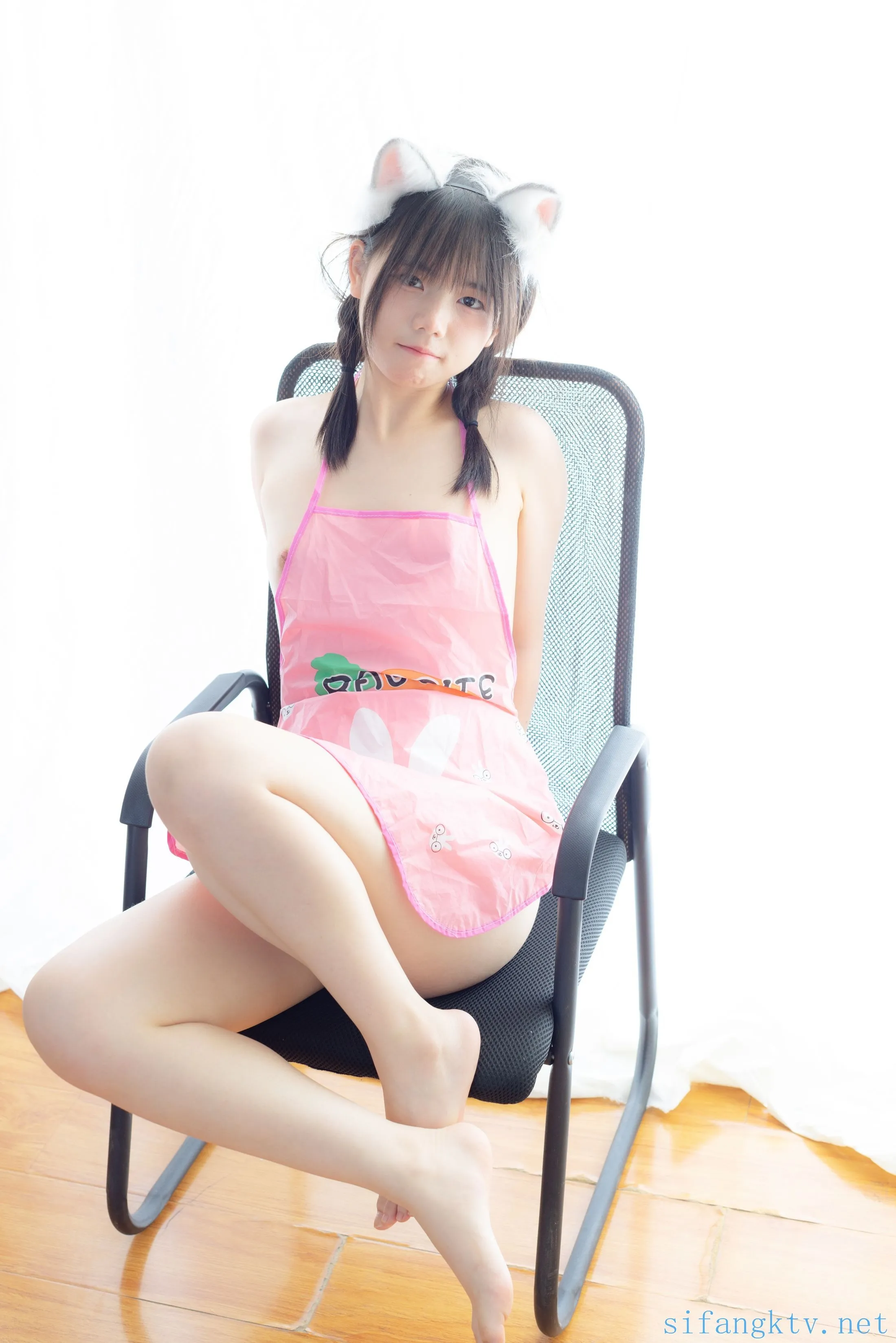 少女秩序小鱼粉红肚兜92P0207网红写真