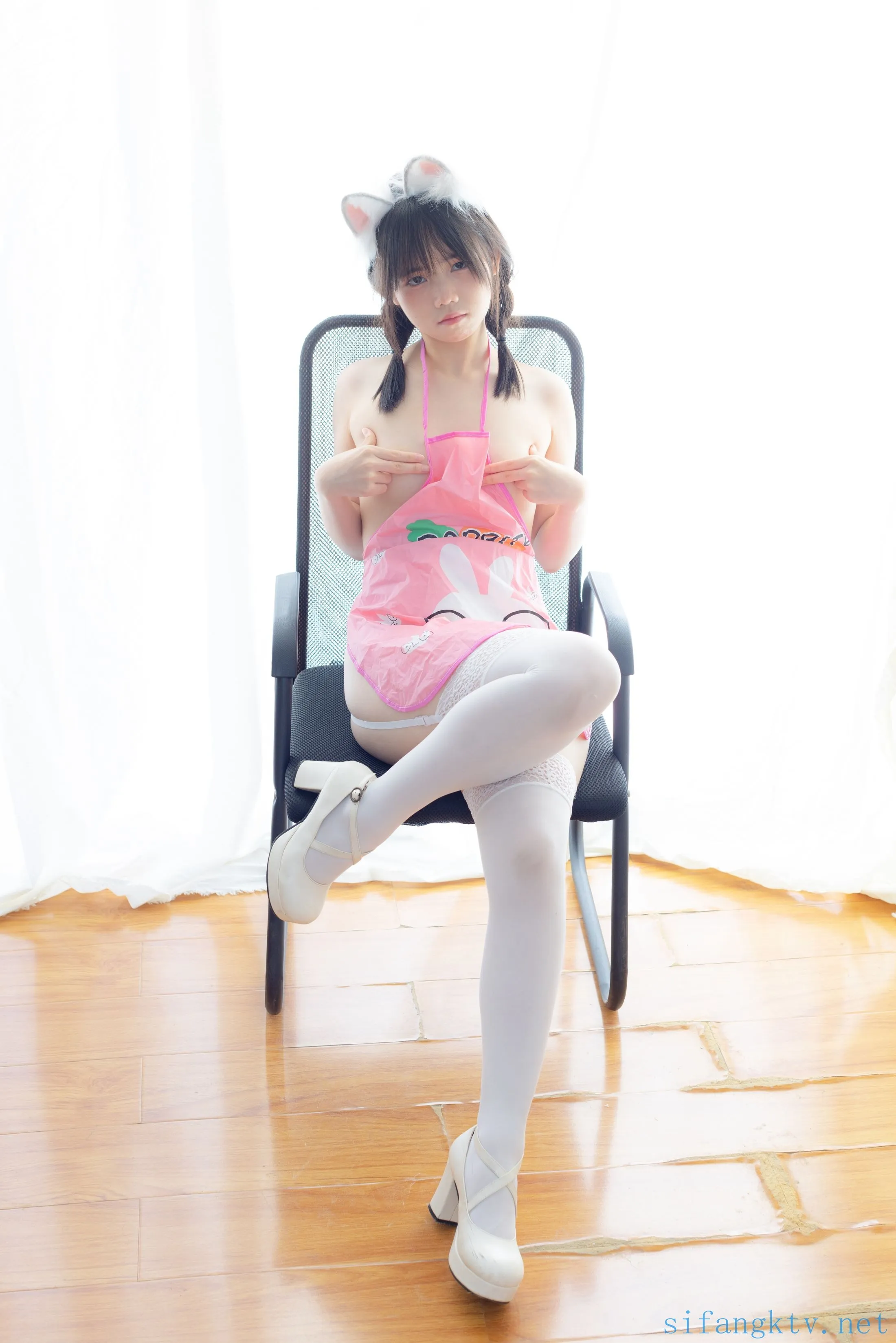 少女秩序小鱼粉红肚兜92P0207网红写真