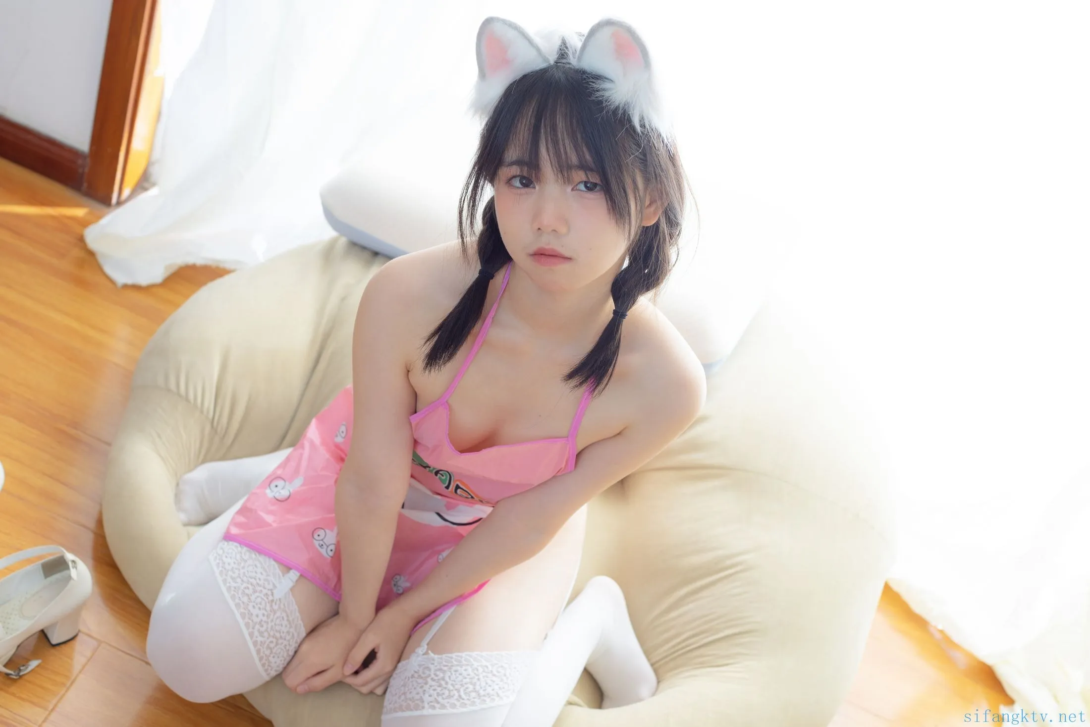 少女秩序小鱼粉红肚兜92P0207网红写真