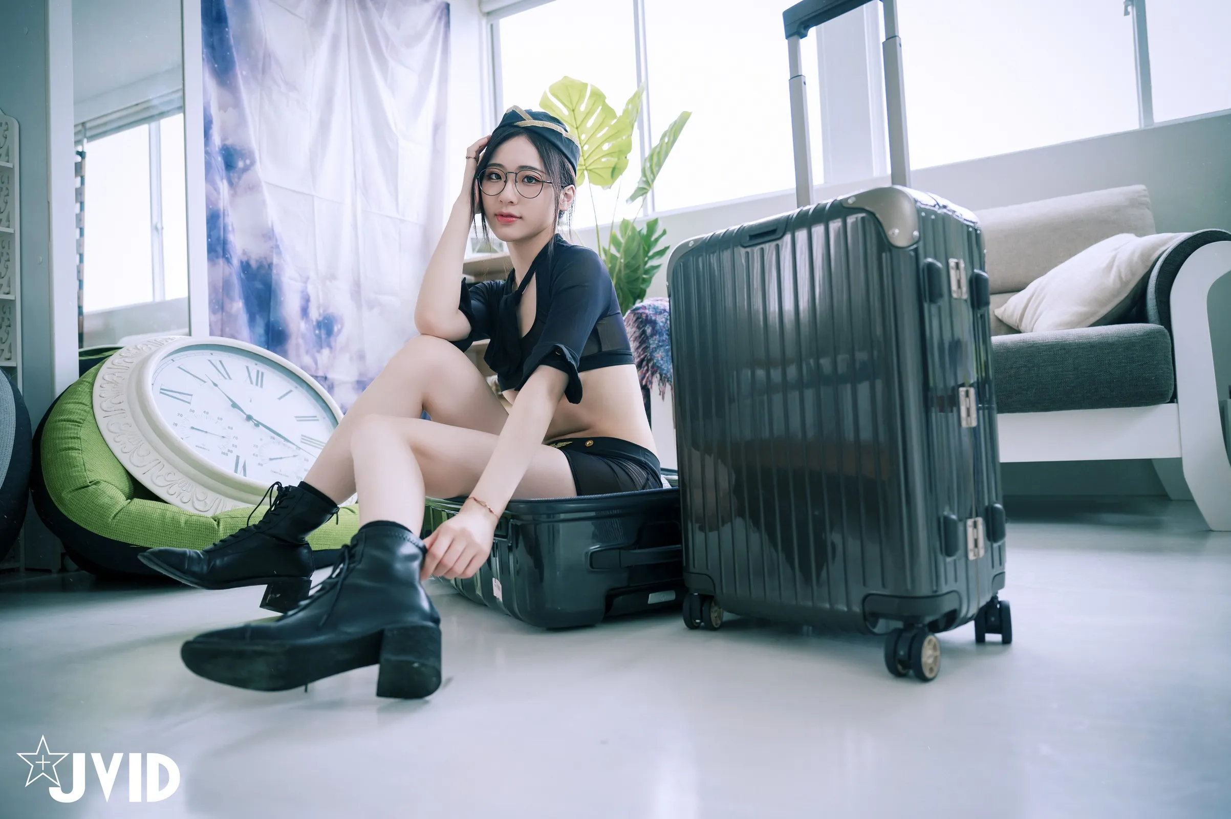 JVID阿黎暗黑空姐套图