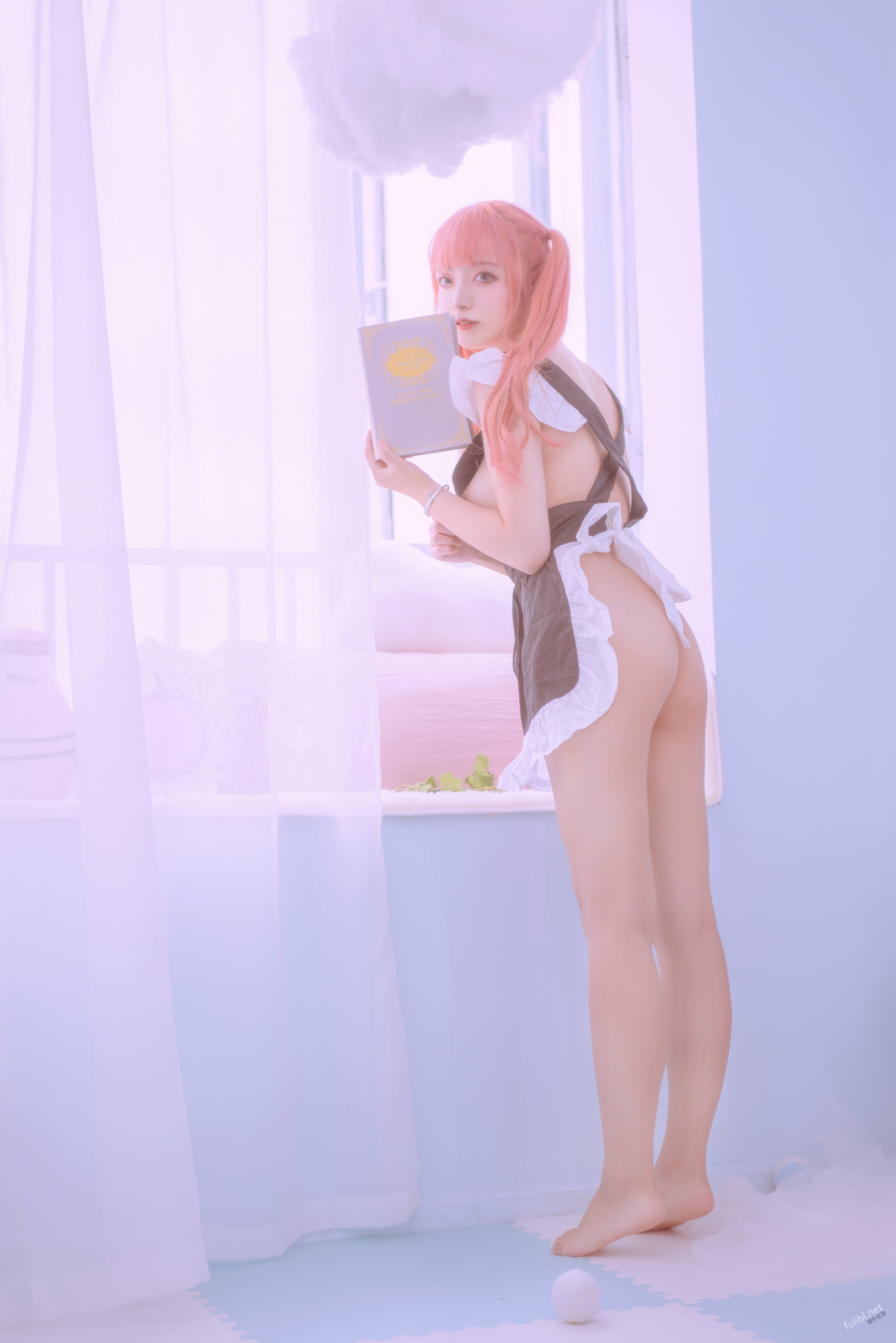 一只云烧绯红女仆0614原版写真