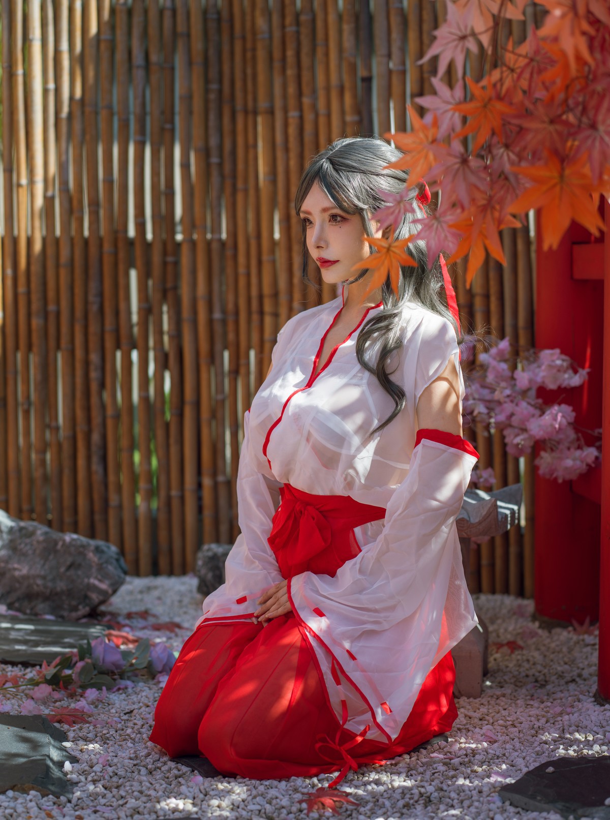 Cosplay夏小秋秋秋汤池巫女今日更新