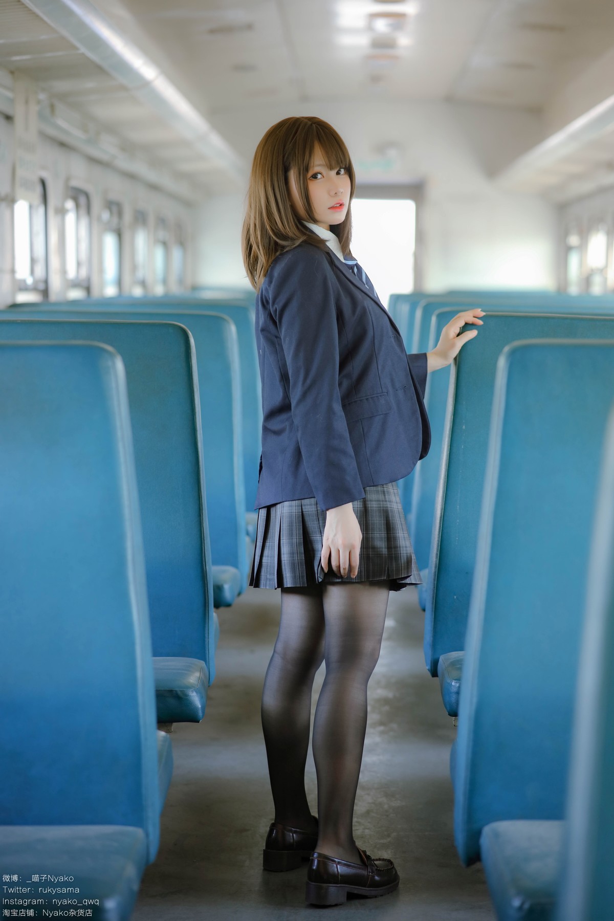 CosplayNyako喵子火车JK制服原版写真
