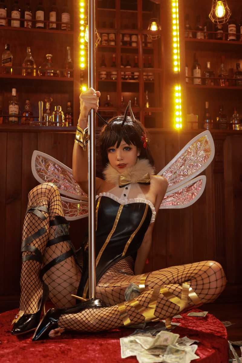 Cos水淼婚纱与蜜蜂88P首发资源