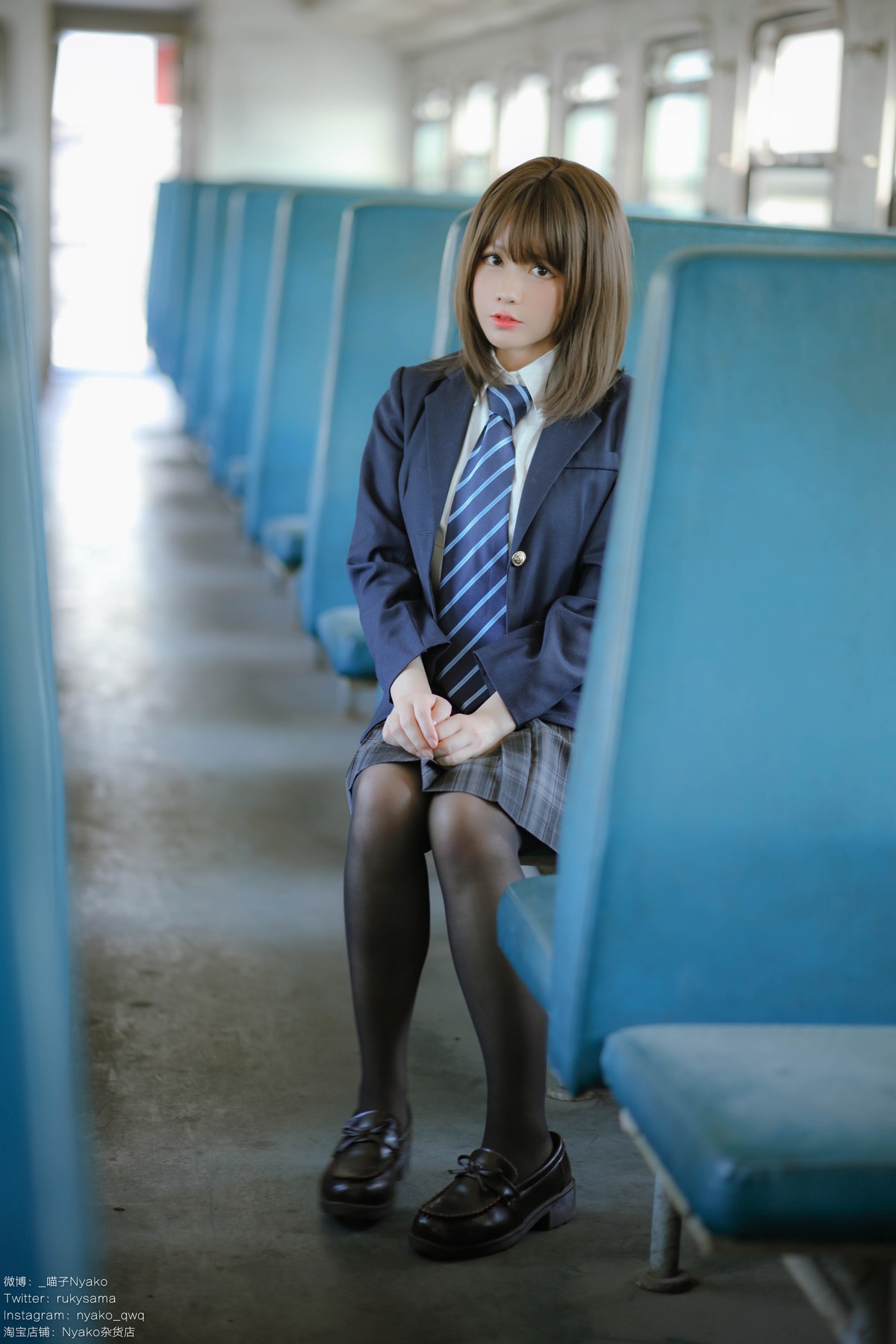 CosplayNyako喵子火车JK制服原版写真