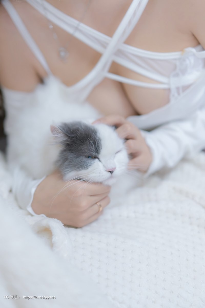 Cos过期米线线喵我和猫90P高清写真