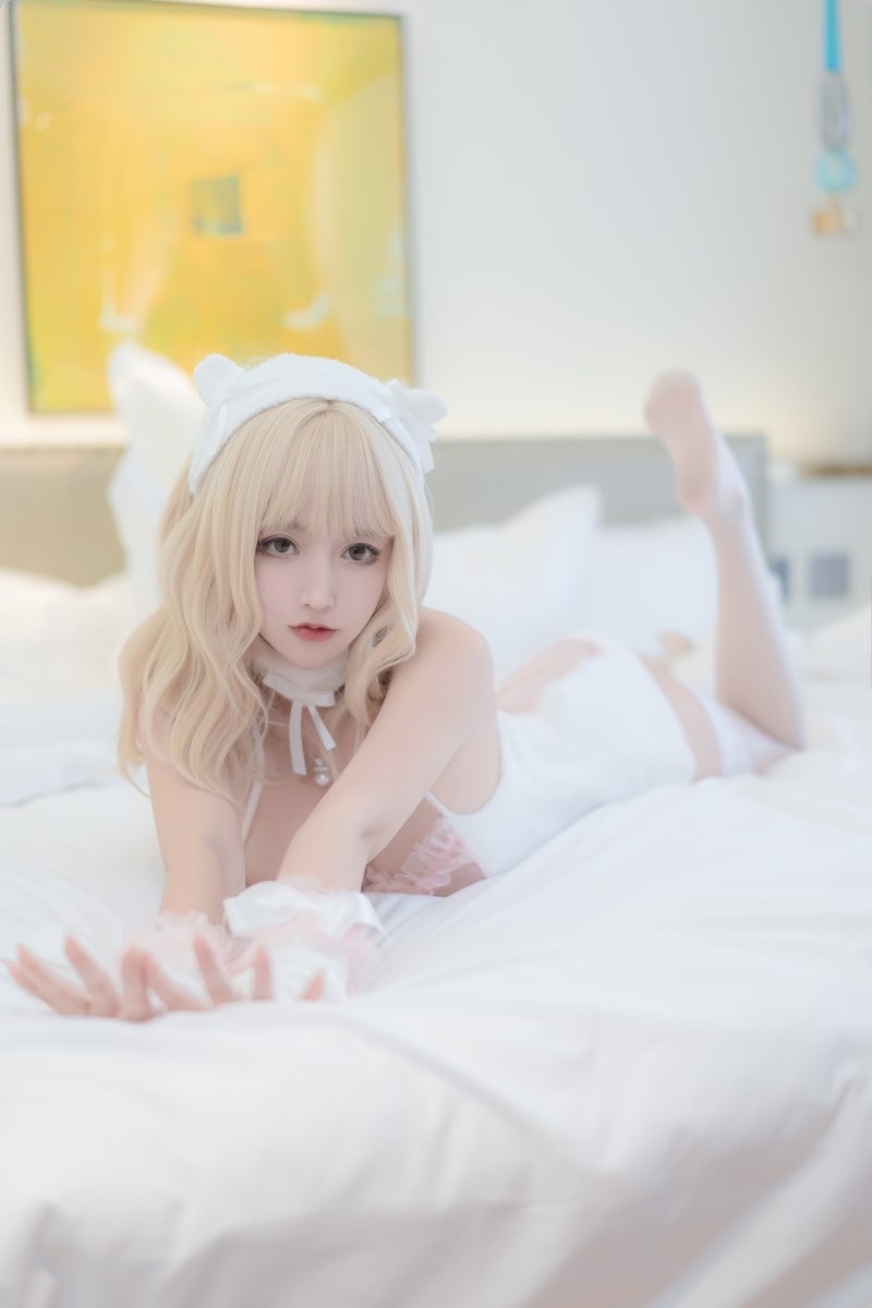 Cos过期米线线喵小熊56P爆款写真