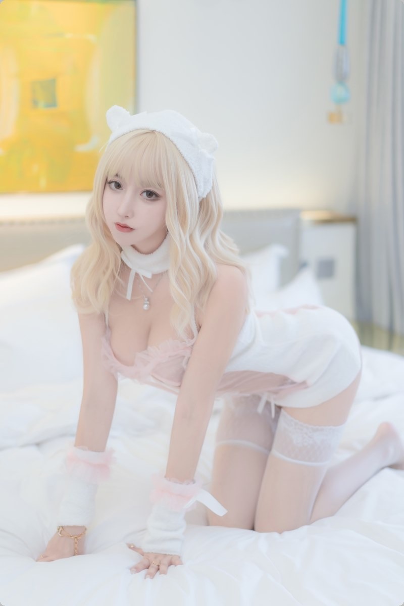 Cos过期米线线喵小熊56P爆款写真