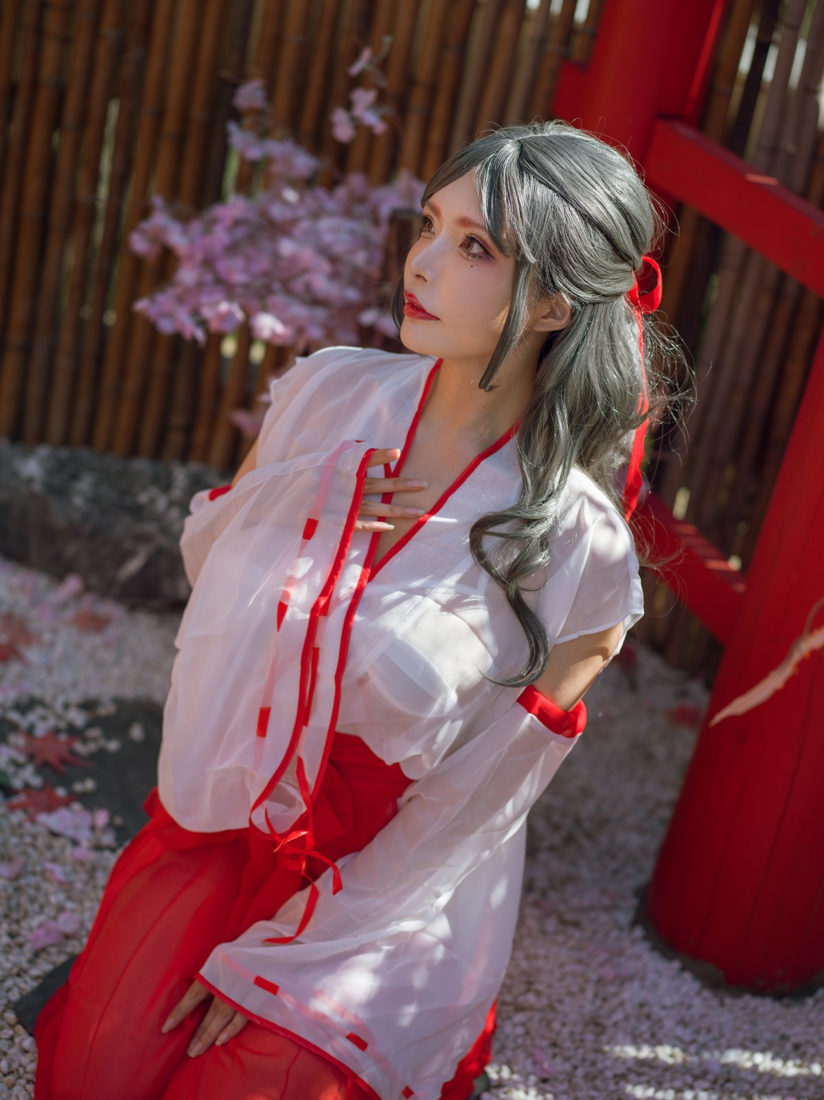 Cosplay夏小秋秋秋汤池巫女今日更新