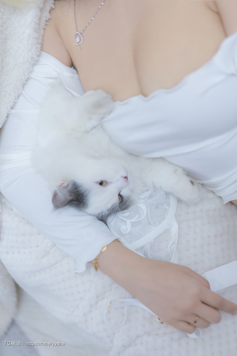 Cos过期米线线喵我和猫90P高清写真