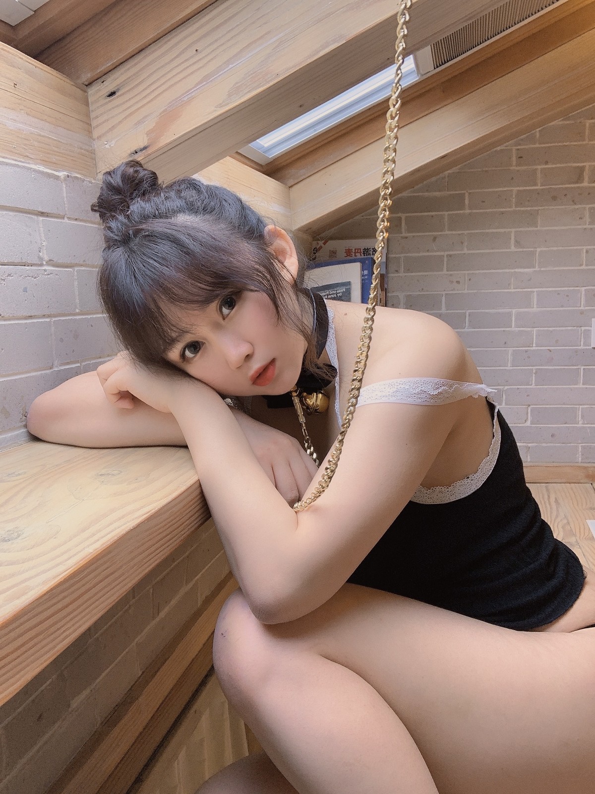 Cosplay蜜桃少女是依酱呀囚禁免费福利