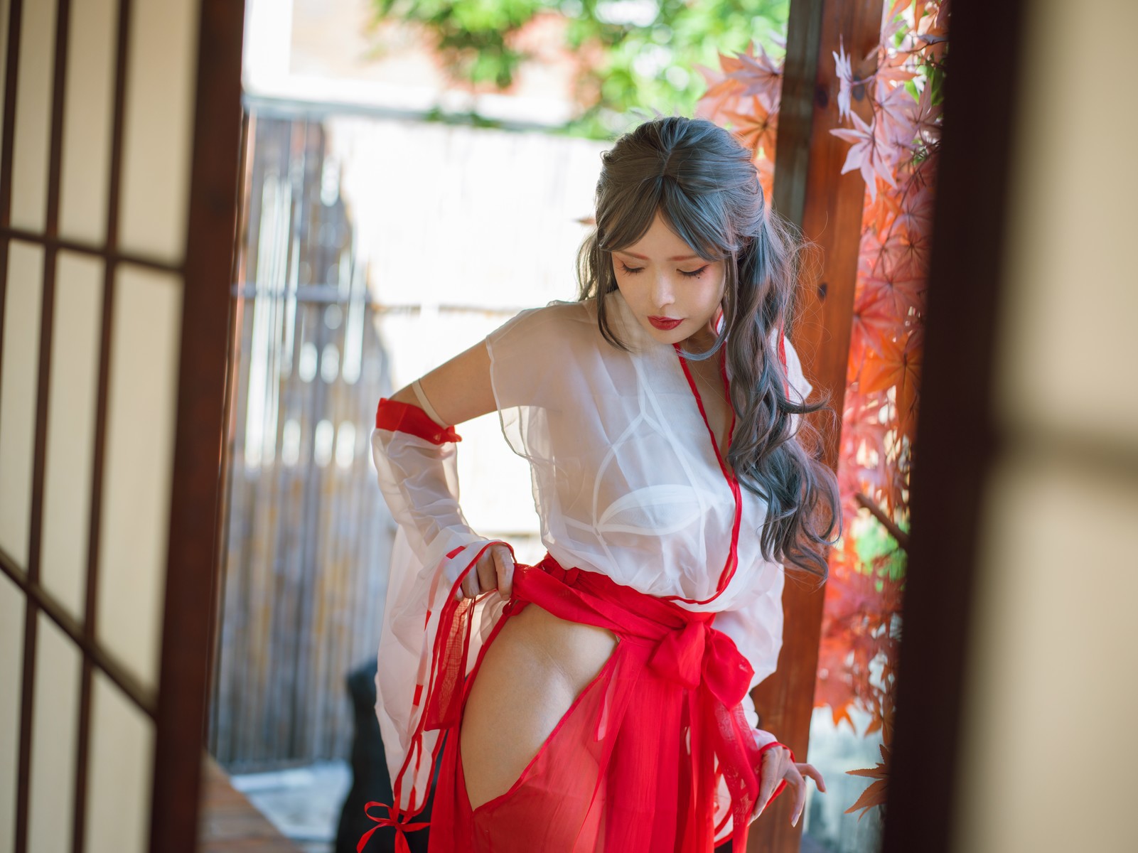 Cosplay夏小秋秋秋汤池巫女今日更新