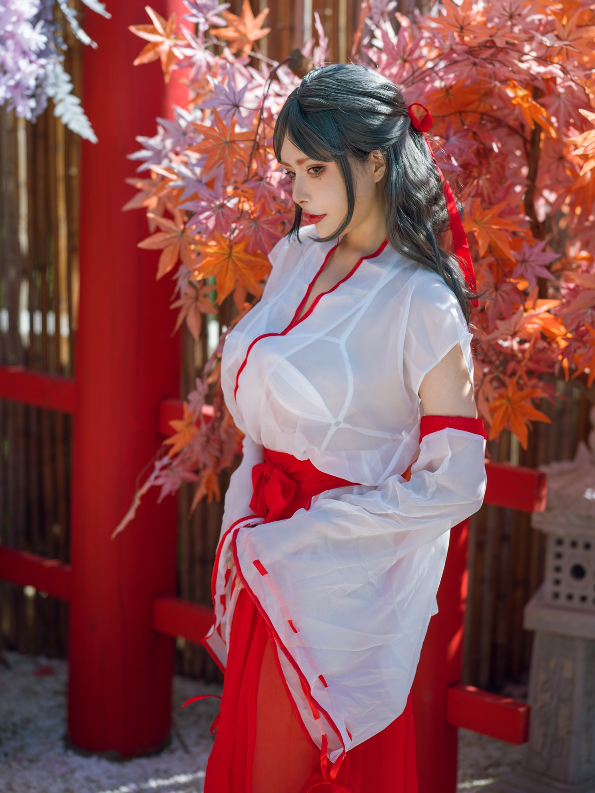 Cosplay夏小秋秋秋汤池巫女今日更新
