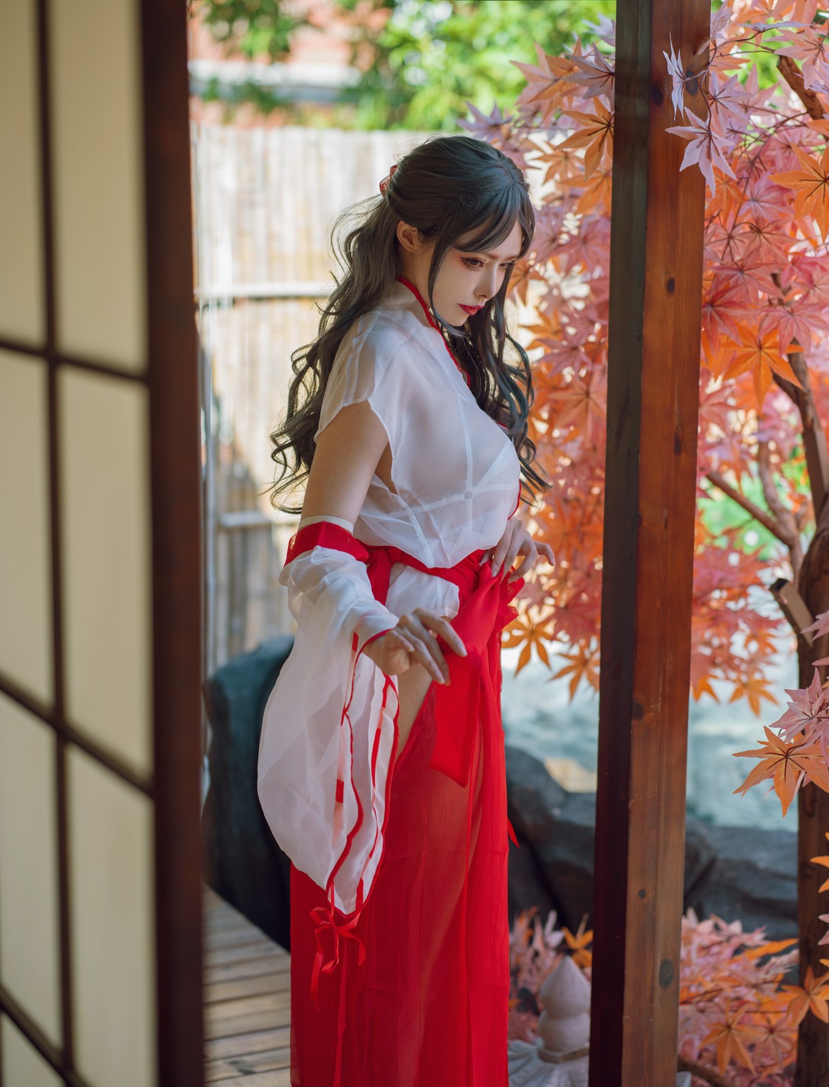 Cosplay夏小秋秋秋汤池巫女今日更新