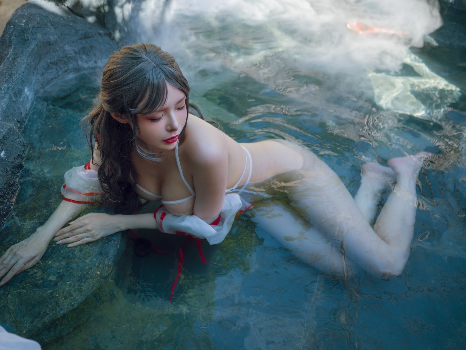 Cosplay夏小秋秋秋汤池巫女今日更新