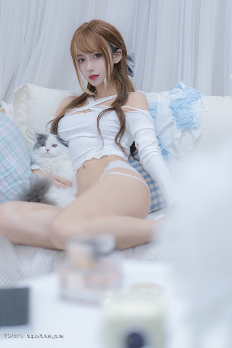 Cos过期米线线喵我和猫90P高清写真