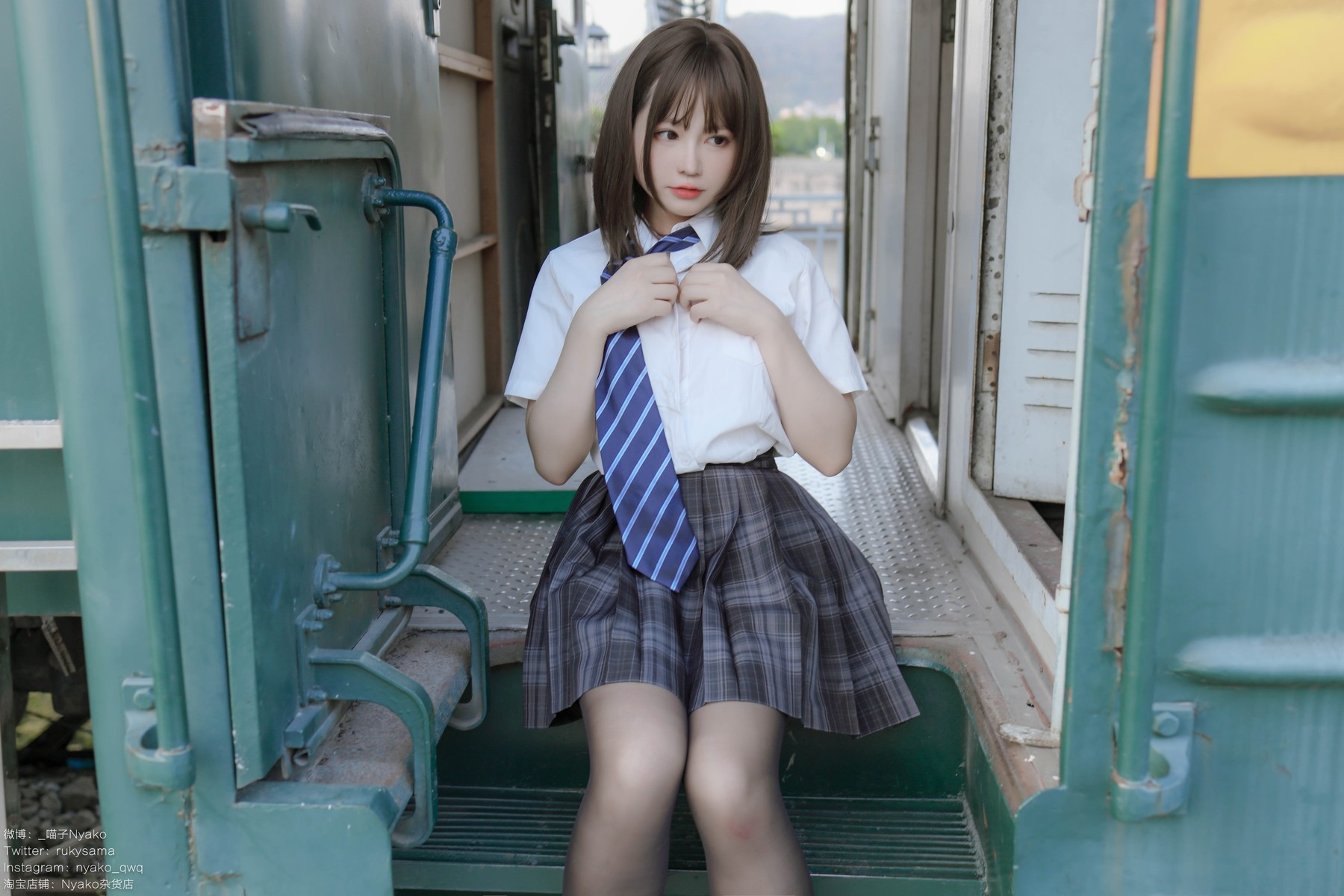 CosplayNyako喵子火车JK制服原版写真