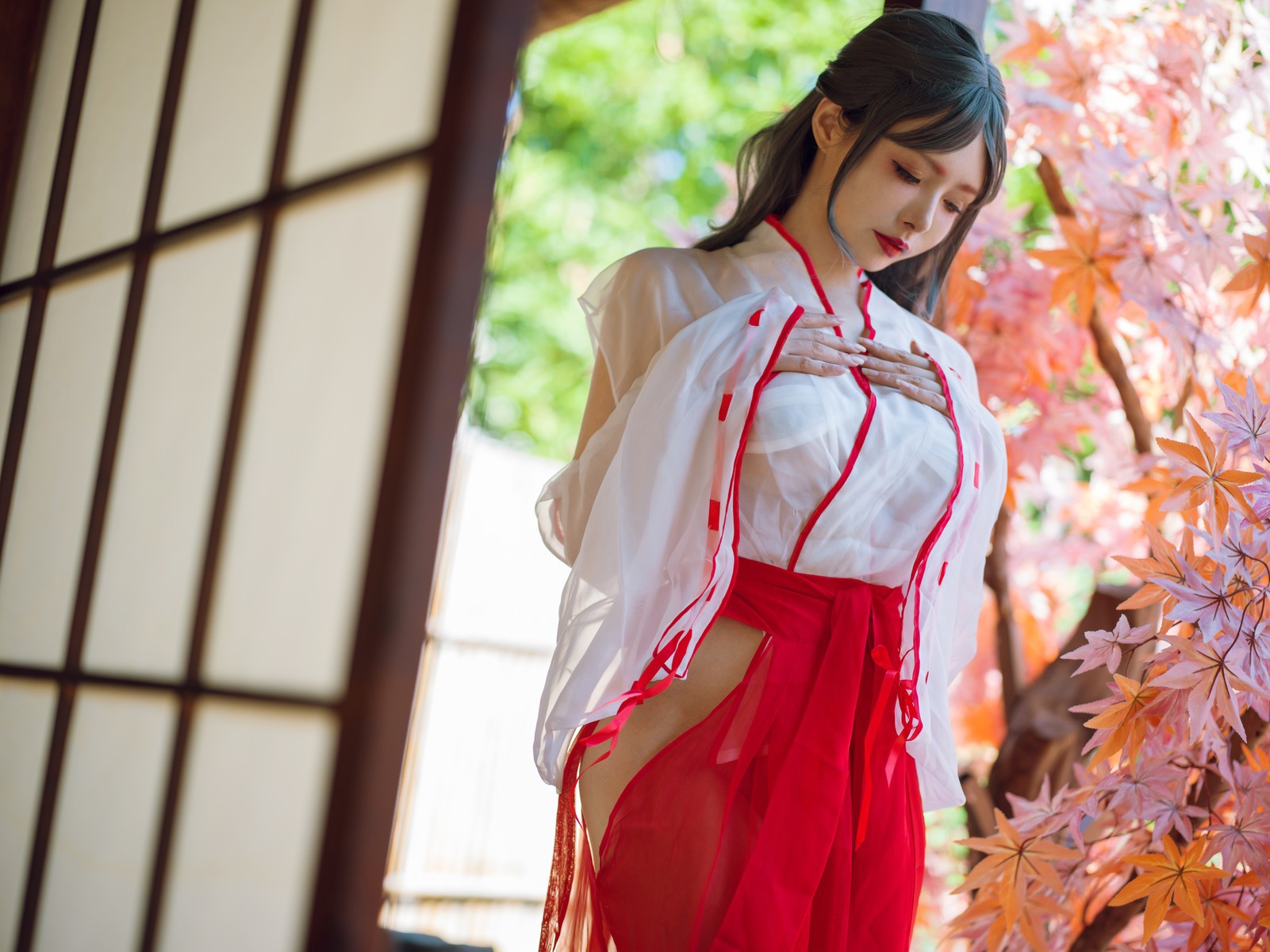 Cosplay夏小秋秋秋汤池巫女今日更新