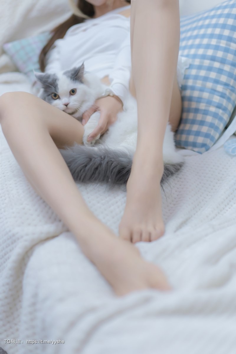 Cos过期米线线喵我和猫90P高清写真