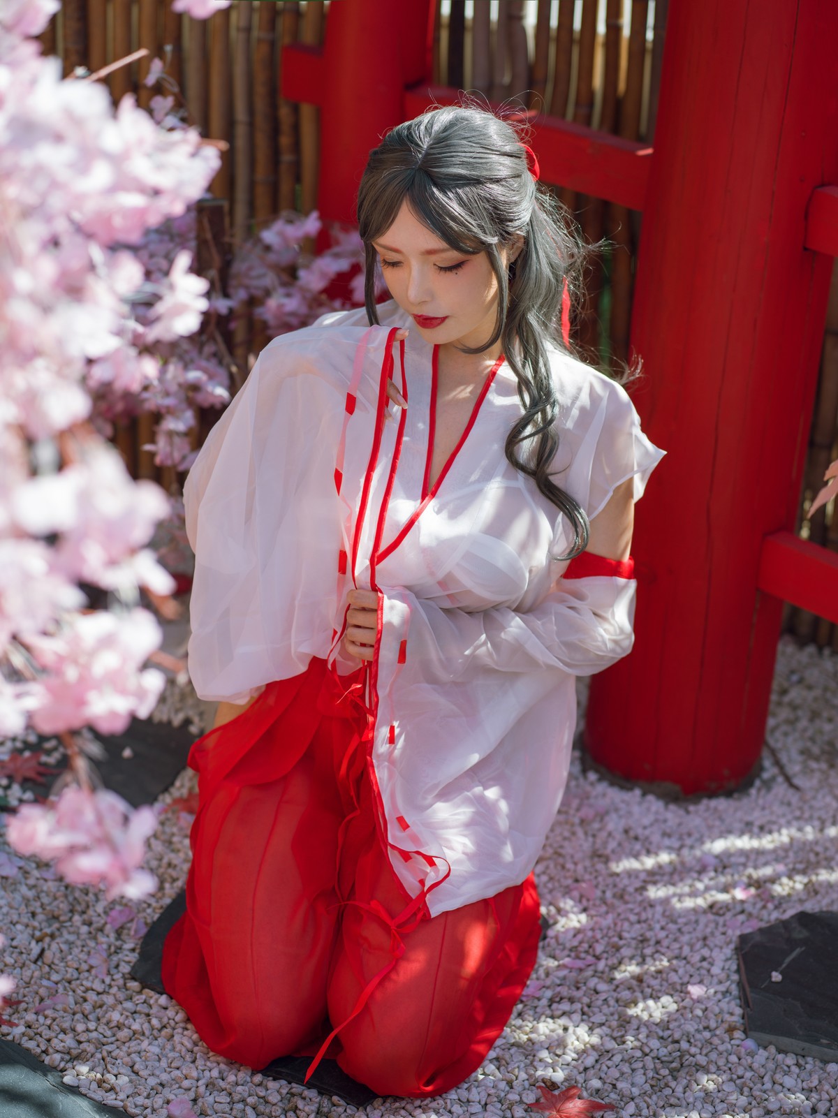 Cosplay夏小秋秋秋汤池巫女今日更新