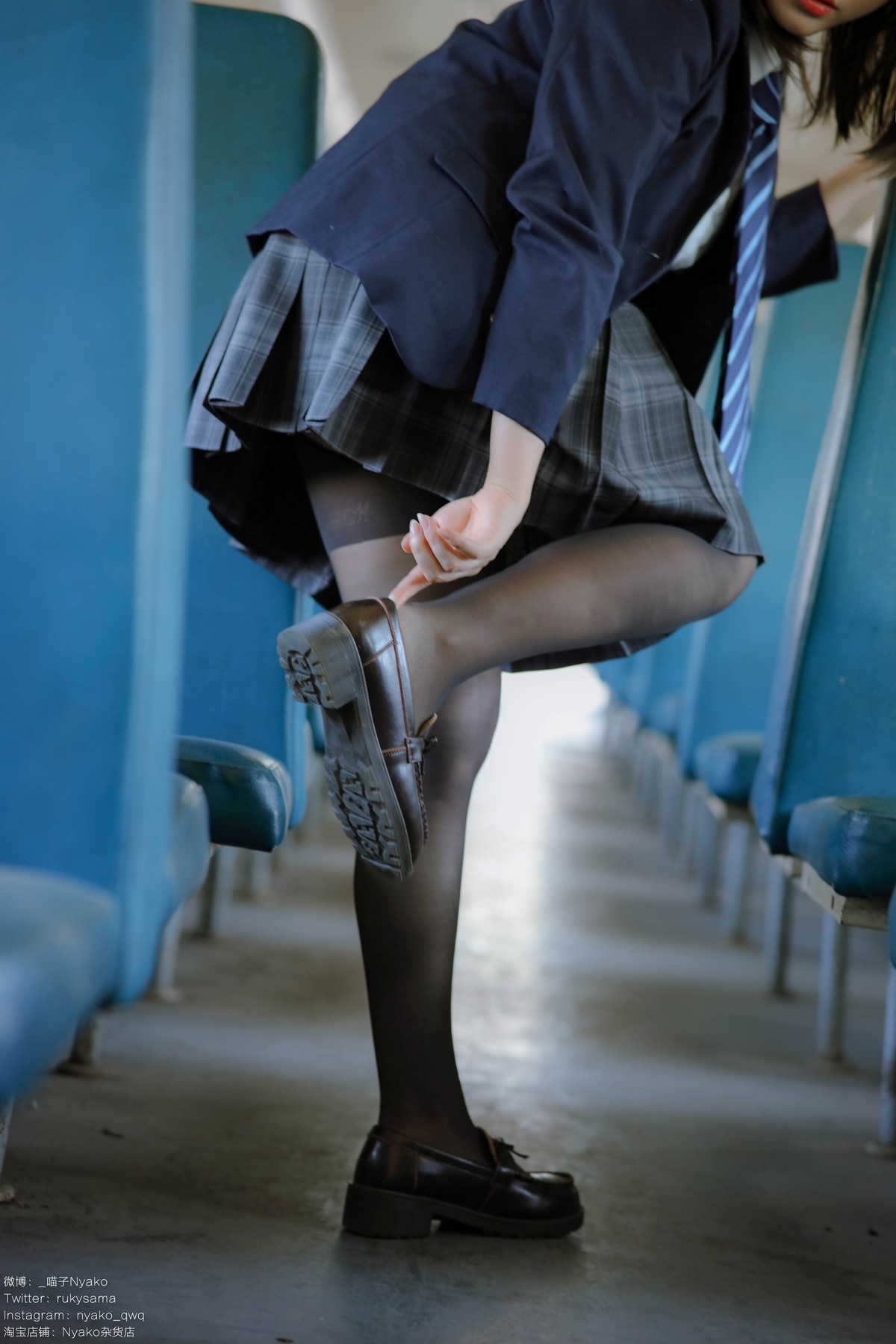 CosplayNyako喵子火车JK制服原版写真