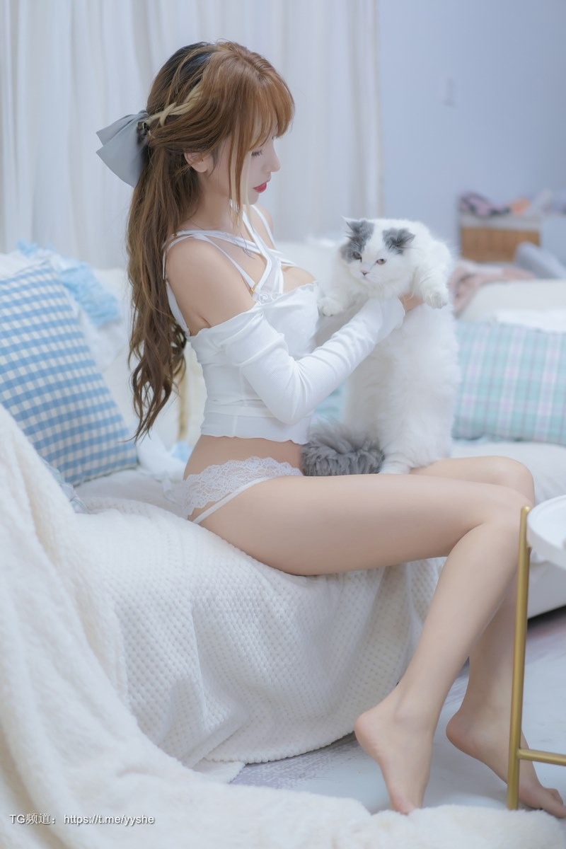 Cos过期米线线喵我和猫90P高清写真